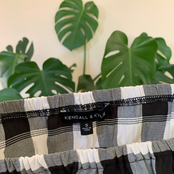 Kendall and Kylie Matching Paid Set - Picture 2 of 5